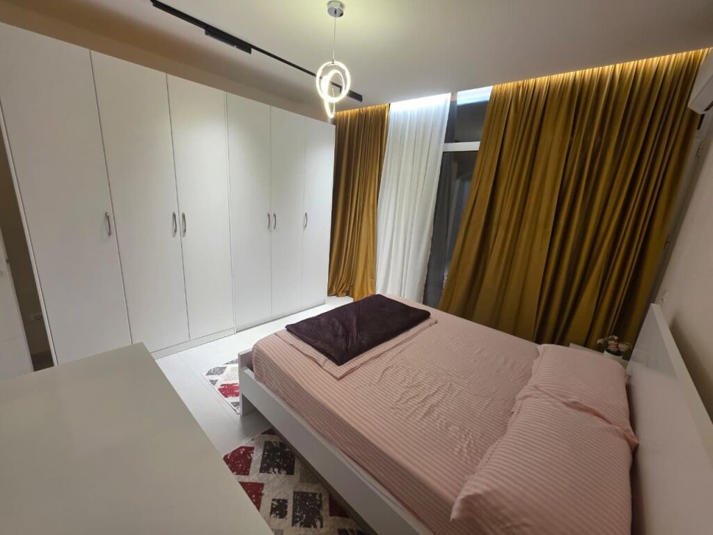Jepet me qira apartament modern 1+1 në qendër të Durrësit – Sheshi Pranvera