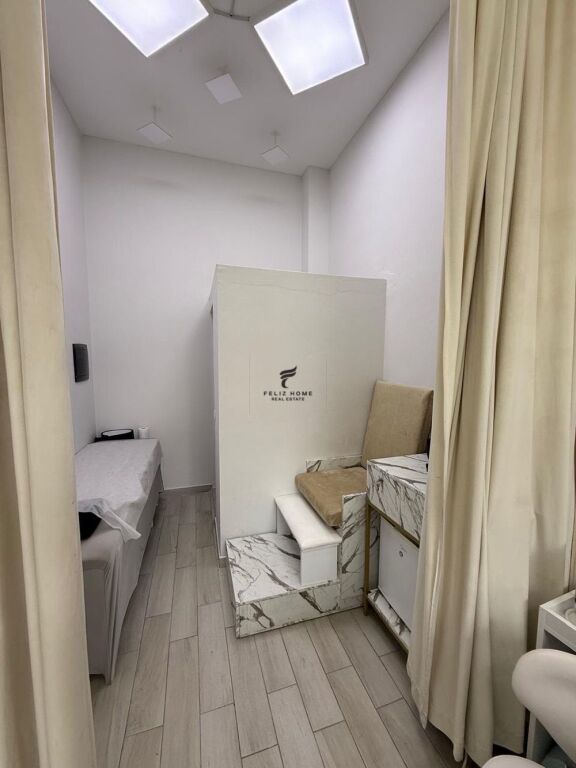 DYQAN ME QERA 19 M2 21 DHJETORI 450 EURO