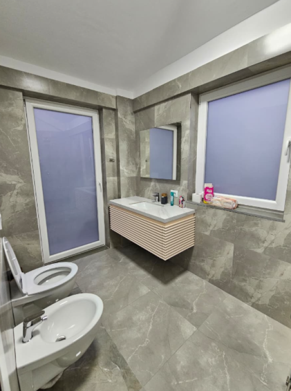 🏡 Vilë me Qira – Rezidenca “Vila Lule” | pranë TEG