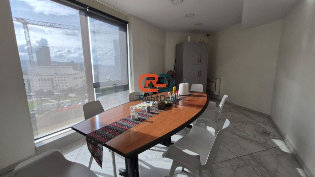 Tek "Turdiu Center" Jepet Me Qira Super Ambient Biznesi Me Fasade Nga Qendra!!