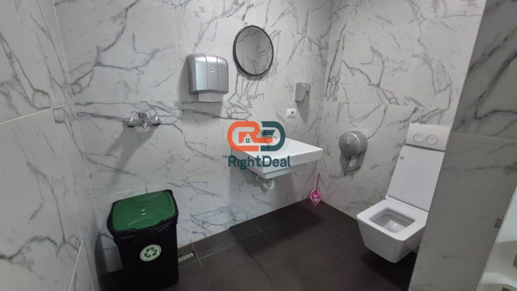 Tek "Turdiu Center" Jepet Me Qira Super Ambient Biznesi Me Fasade Nga Qendra!!