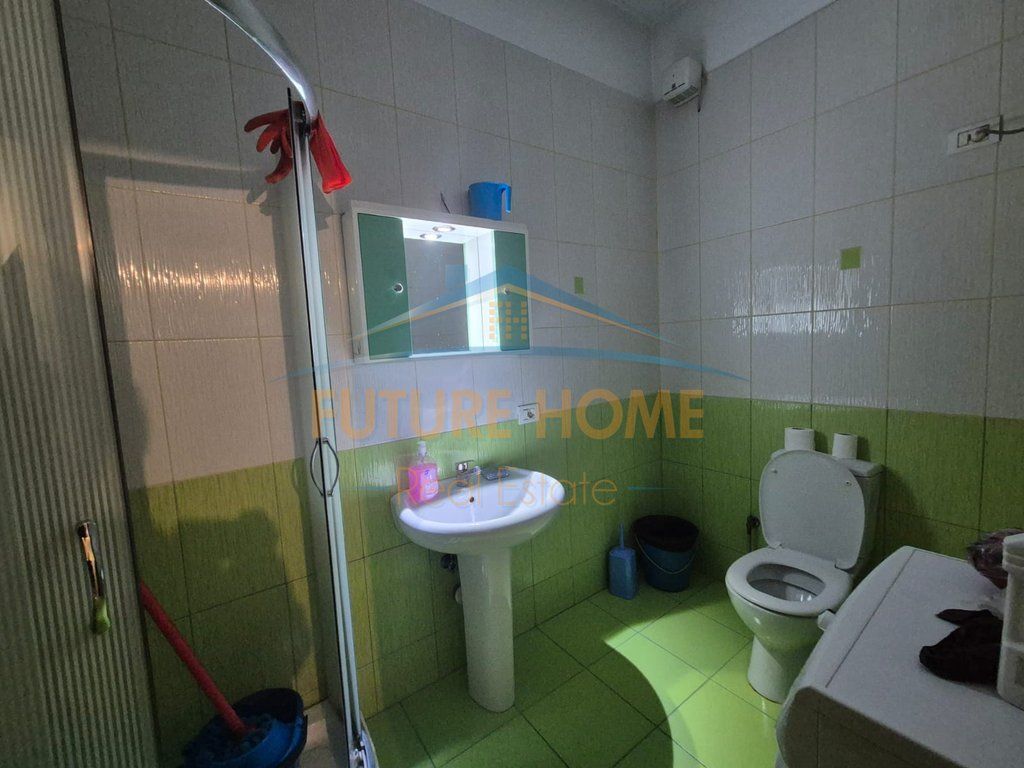 Shitet, Apartament 2+1, Ish Parku i Autobuzave, Tiranë.