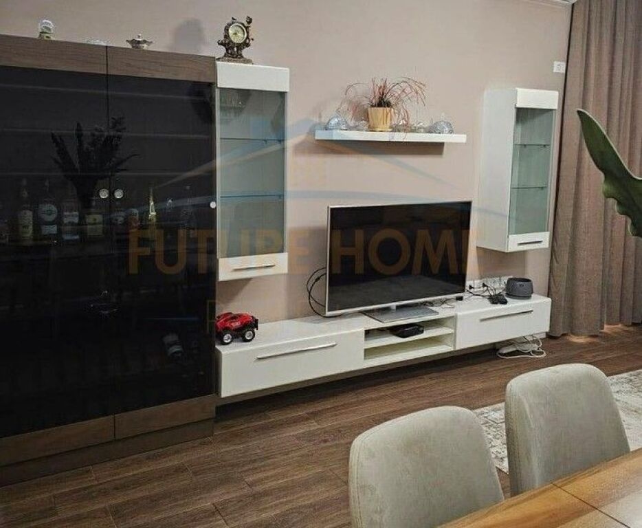 Qera, Apartament 2+1+2, Unaza e Re