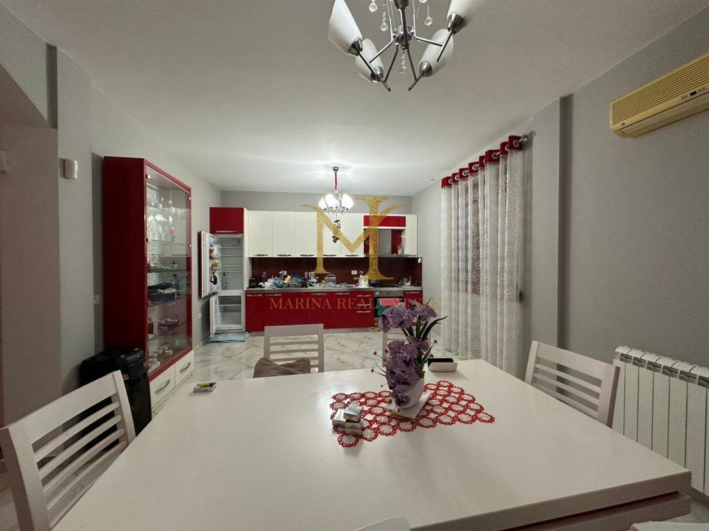 Vile ne shitje ne Rrugen Gjiri i Lalzit, Durrës - 4 dhoma dhe 2 banjo