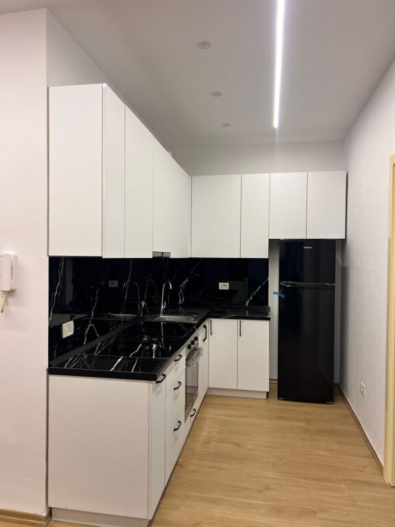 Apartament 2+1 i sapo rinovuar tek Shkolla "Eftali Koci"