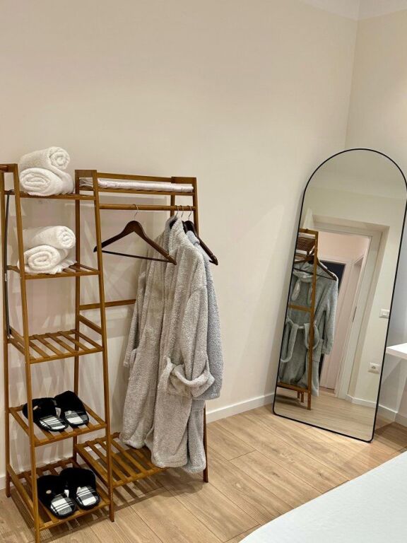 Jepet me qera apartamenti 2+1 Te Rruga Elbasanit