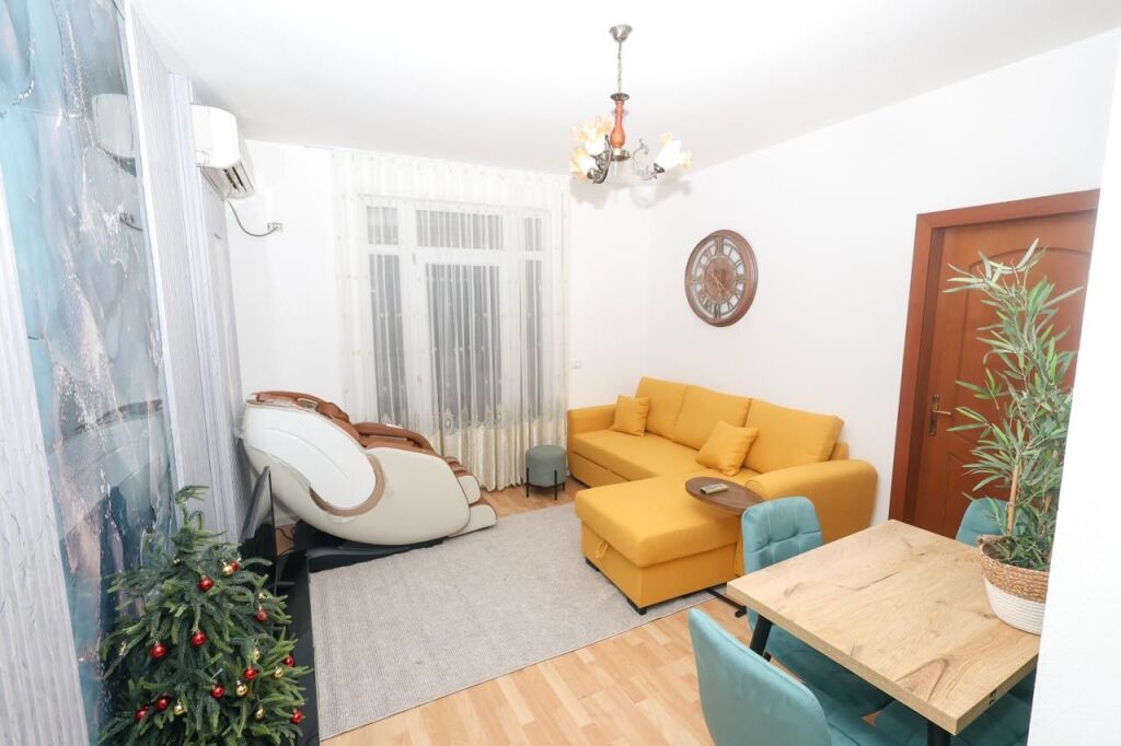 Jepet Me Qera Apartament 2+1+2 Ballkone