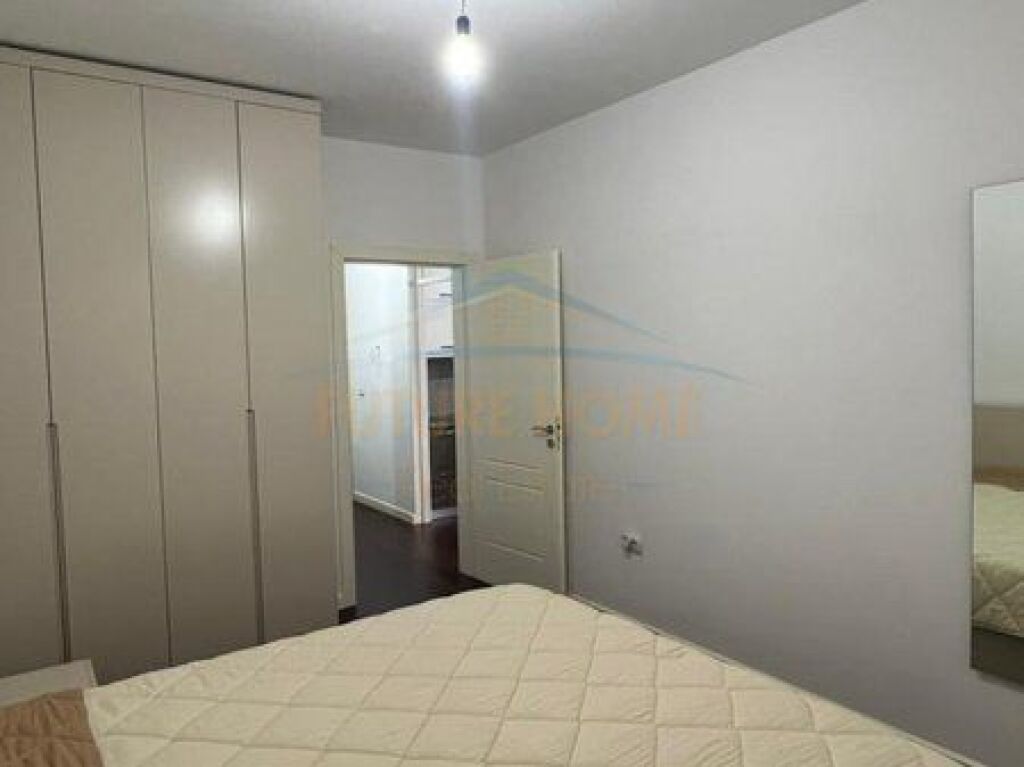 Shitet, Apartament 1+1, Fresku, Tiranë