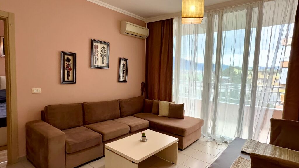 Apartament 1+1 + parkim tek liqeni