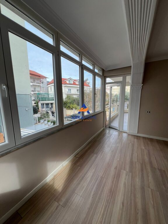 JEPET ME QIRA VILË 2 KATE 250M2 "BLLOKU I VILAVE, SELITË" 2.500 EURO