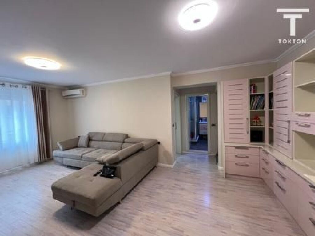 QIRA, APARTAMENT 2+1 BULEVARDI ZOGU I PARË, TIRANË