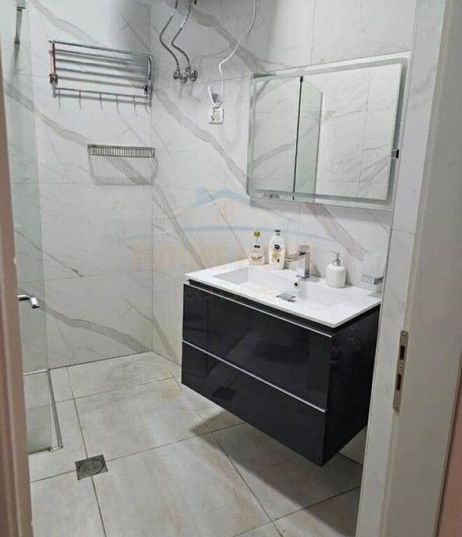 Qera, Apartament 2+1+2, Unaza e Re