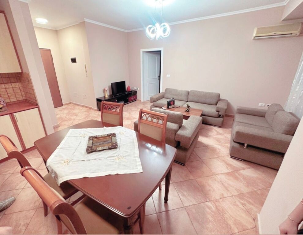 Shitet apartament 1+1 Kompleksi Halili Rr.Dibres