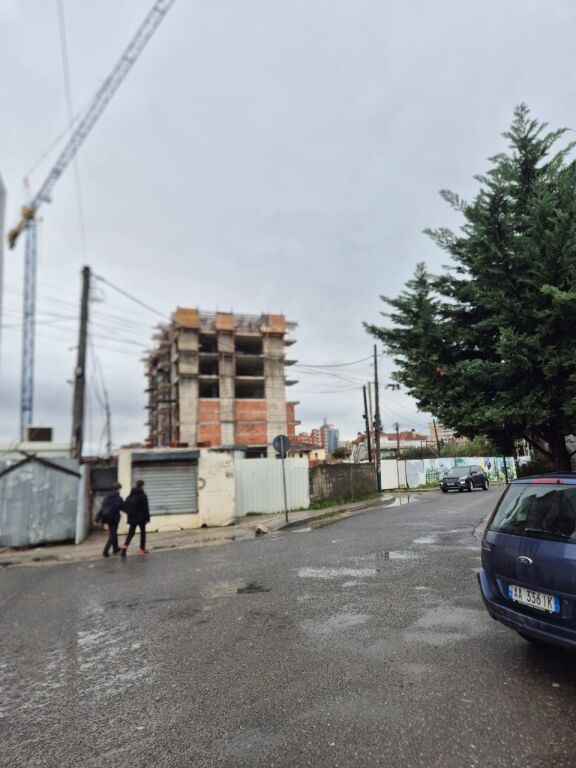 🏢 Shitet Apartament 1+1 – Fusha e Aviacionit