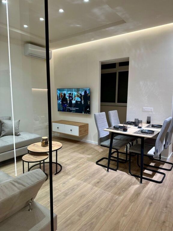 Jepet me qera apartamenti 2+1 Te Rruga Elbasanit