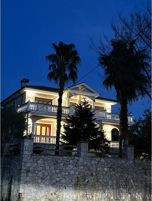 Vile ne shitje ne Rrugen Gjiri i Lalzit, Durrës - 4 dhoma dhe 2 banjo