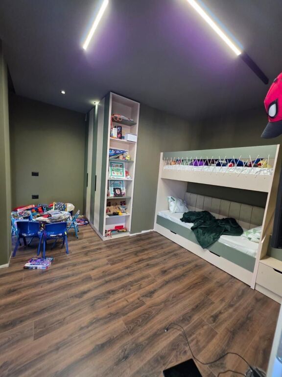 Apartamen për Shitje 2+1 + Super Verande – Rr. Petro Nini !