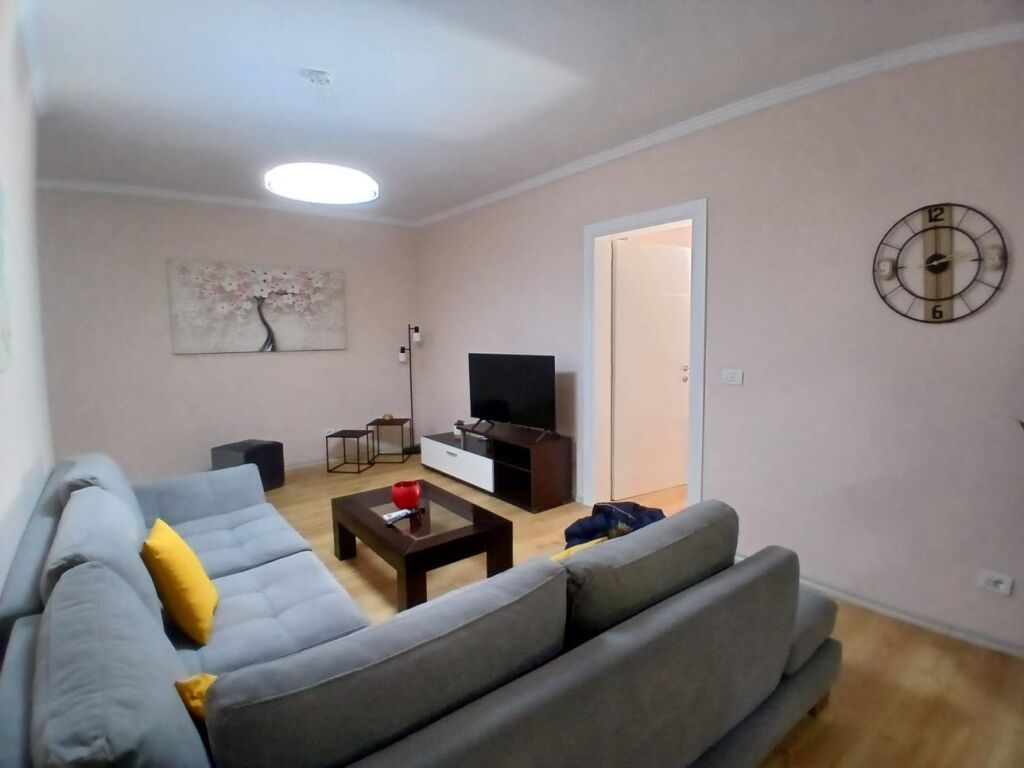 Jepet Me Qera Apartament 2+1+1 Ballkon