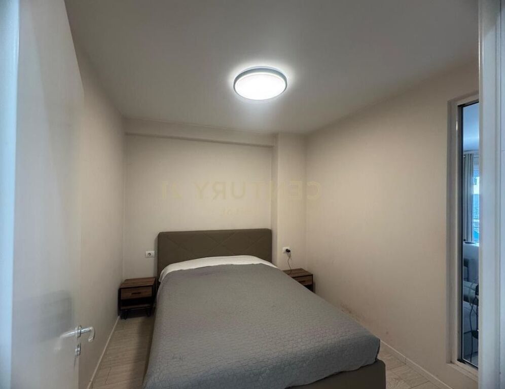 APARTAMENT 1+1 ME QIRA, RRUGA E KAVAJES: Condor Center