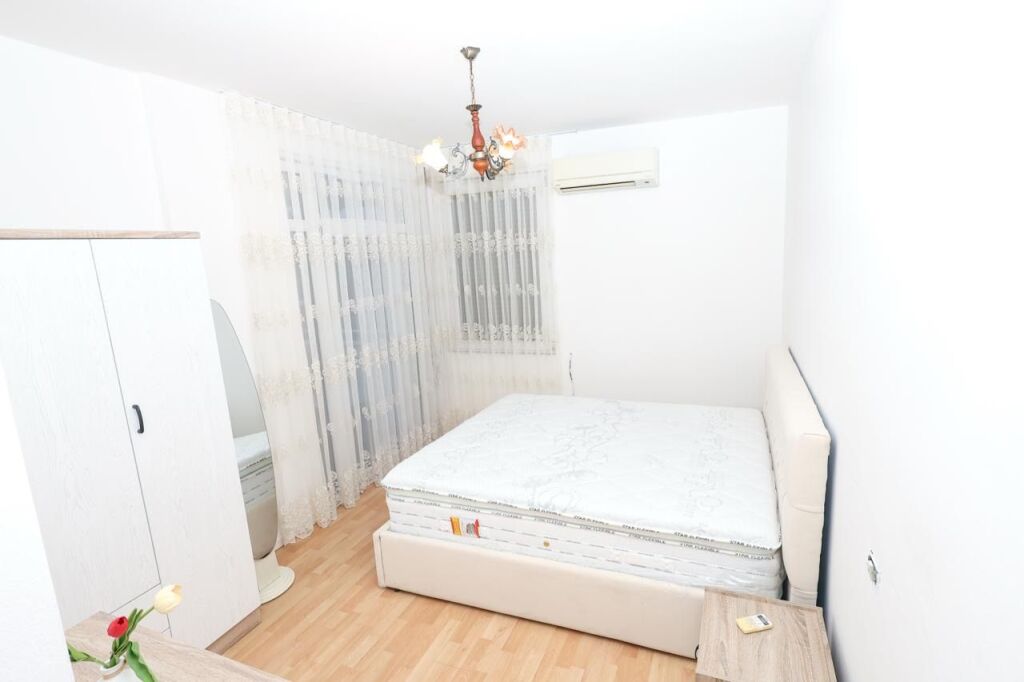 Jepet Me Qera Apartament 2+1+2 Ballkone
