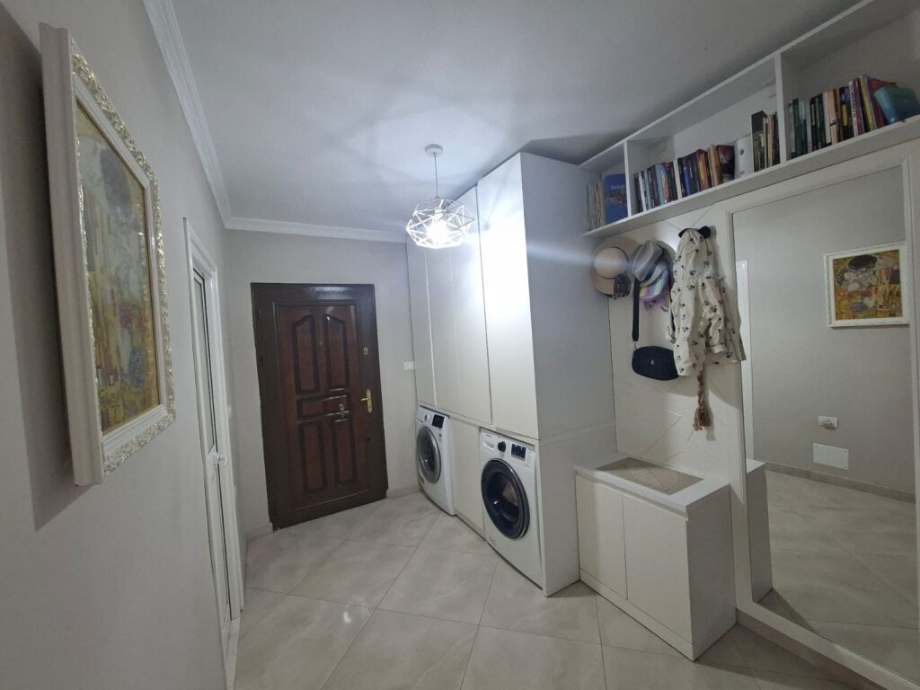 Shitet apartament 1+1 me hipotek ne Kamez