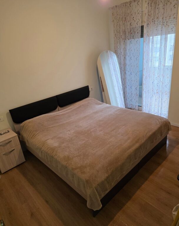 Shtepi me qera 1+1 Komuna Parisit