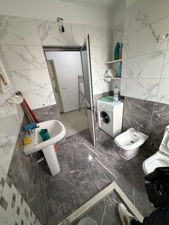 Jepet me qira 1+1 Prane Pallatit me Shigjeta 500€