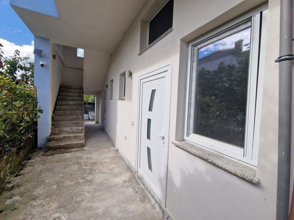 Jepet Me Qera Apartament 1+1+1 Ballkon