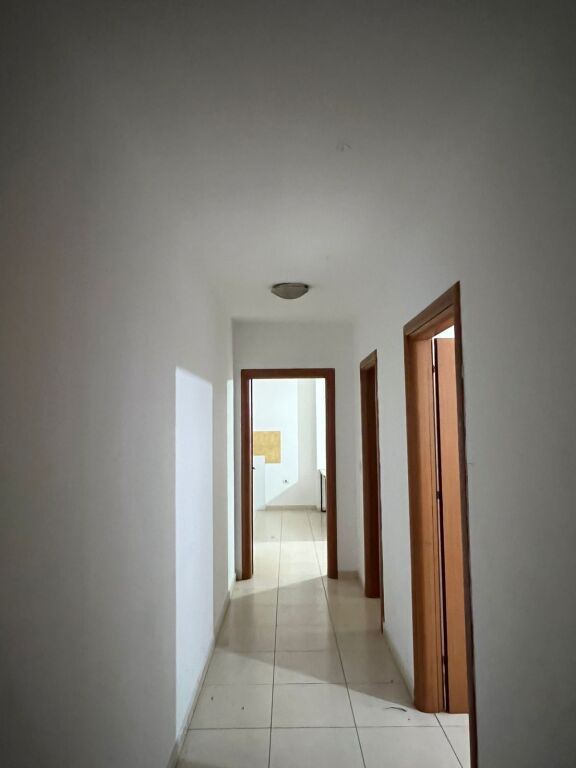 LOCALE COMMERCIALE IN AFFITTO BRRYLI 40.000 leke