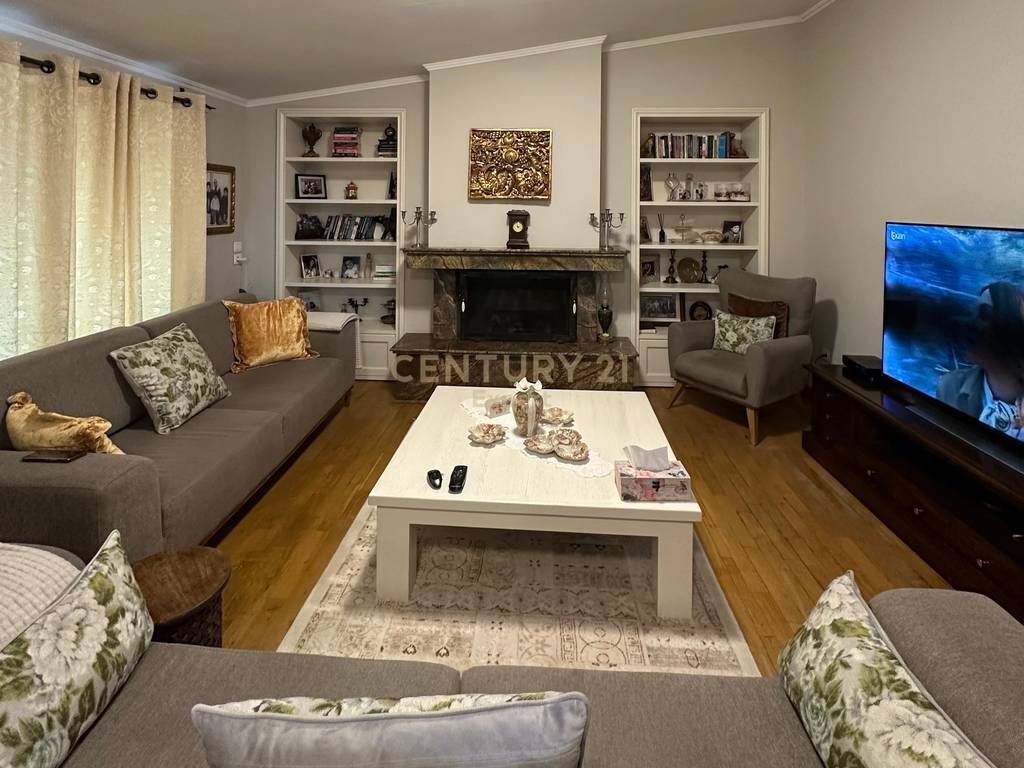 Penthouse per shitje tek Liqeni i Tiranes