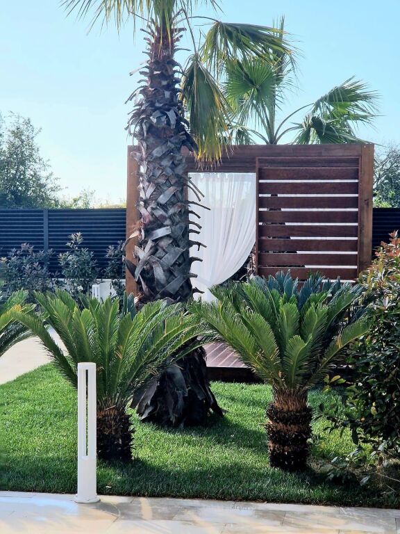 Spille,vile luksi me pishine ,buze rruges se asfaltuar,300 m para xhamise