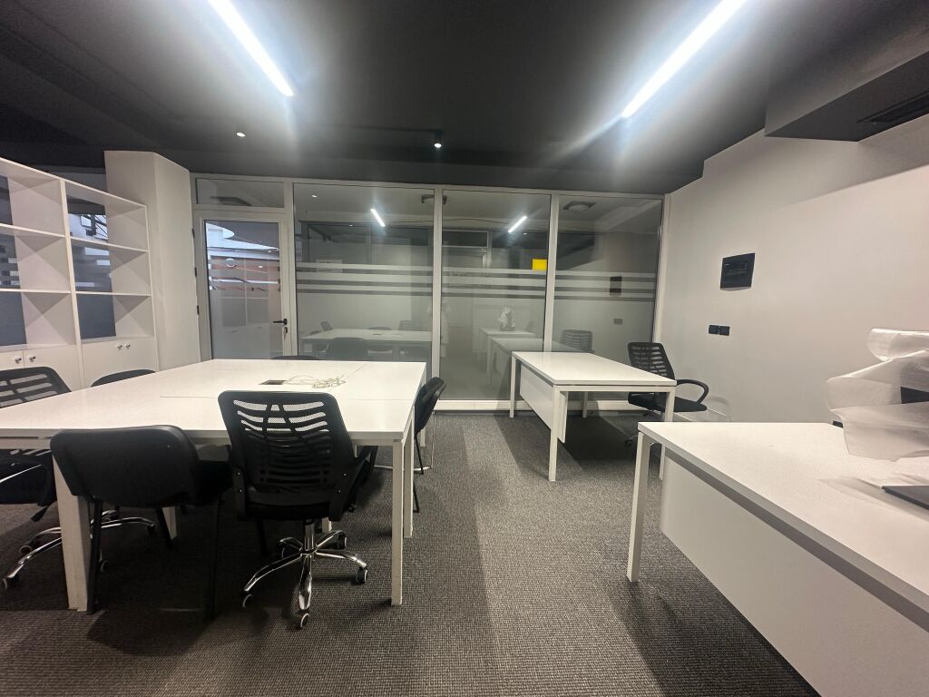 Ufficio open space in affitto 📍Pazari I ri 📌1100€