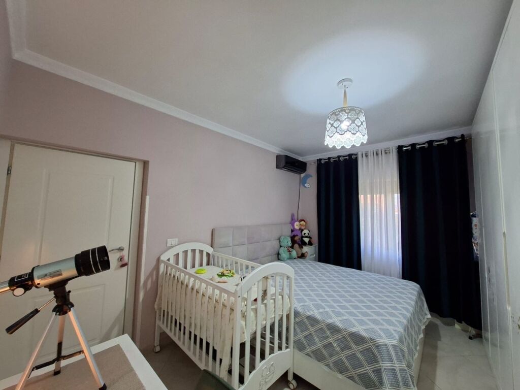 Shitet apartament 1+1 me hipotek ne Kamez