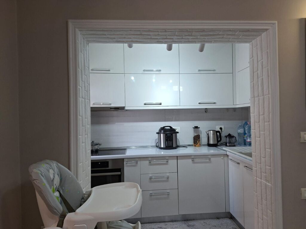 Shitet apartament 1+1 me hipotek ne Kamez