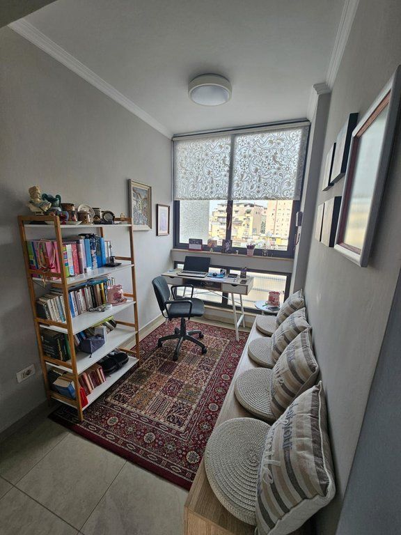 Apartament 3+1+2 per shitje prane Liqenit Artificial, Art Turbina