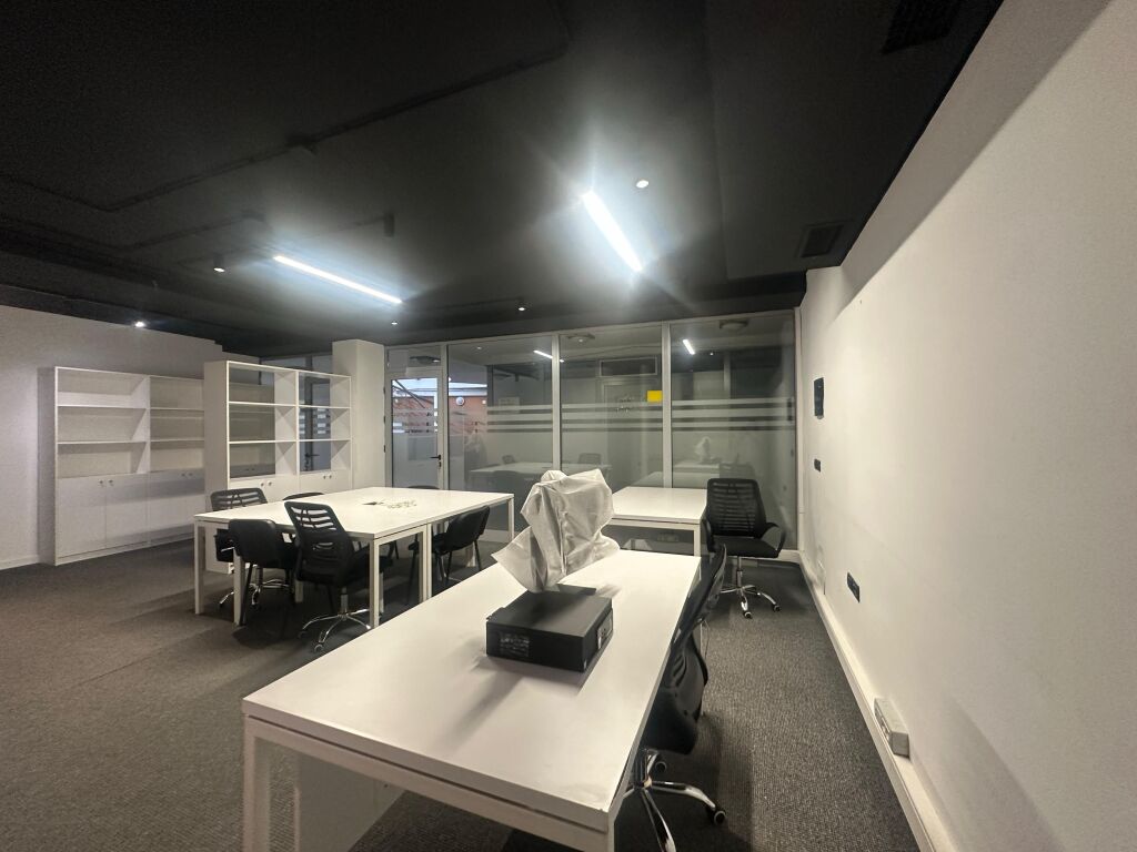 Ufficio open space in affitto 📍Pazari I ri 📌1100€