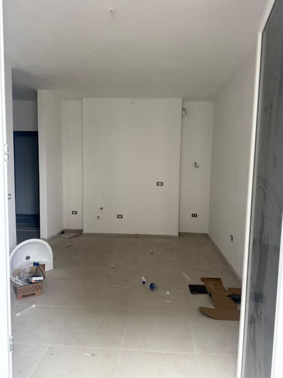 Shitet apartament 1+1 te Univers City!