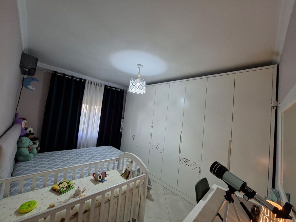 Shitet apartament 1+1 me hipotek ne Kamez