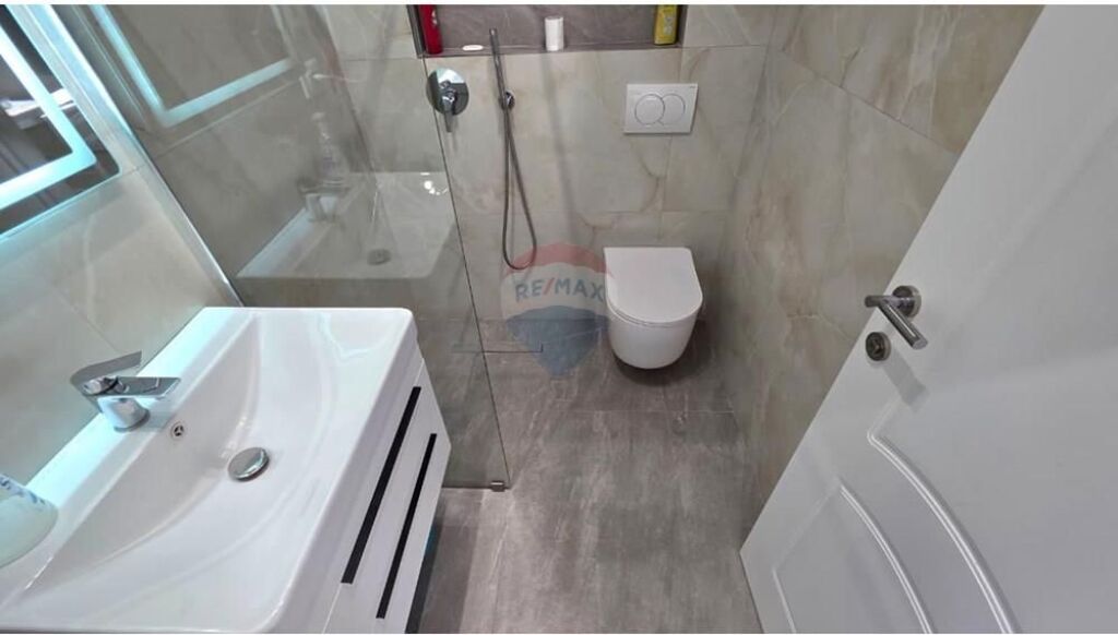 Apartament 1+1 me Qira – Zona Topana, Vlorë
