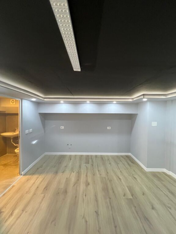 Jepet me qera ambienti i bizensit 2 katesh Duplex ne Univers City, i sapoinvestuar, Pallat i ri