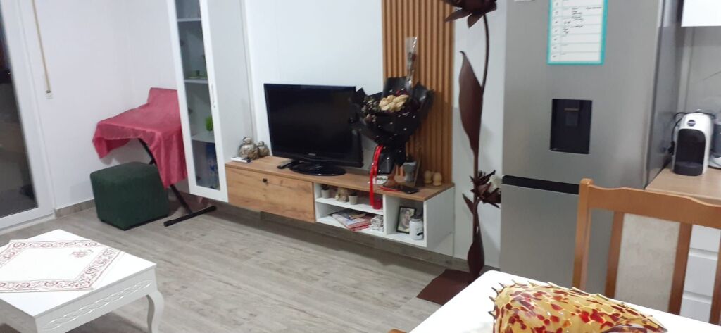 Jepet shtepi me qira apartament