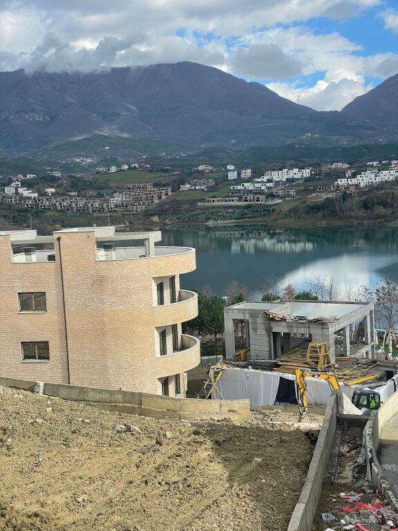 Dupleks per Shitje/Liqeni i Farkes