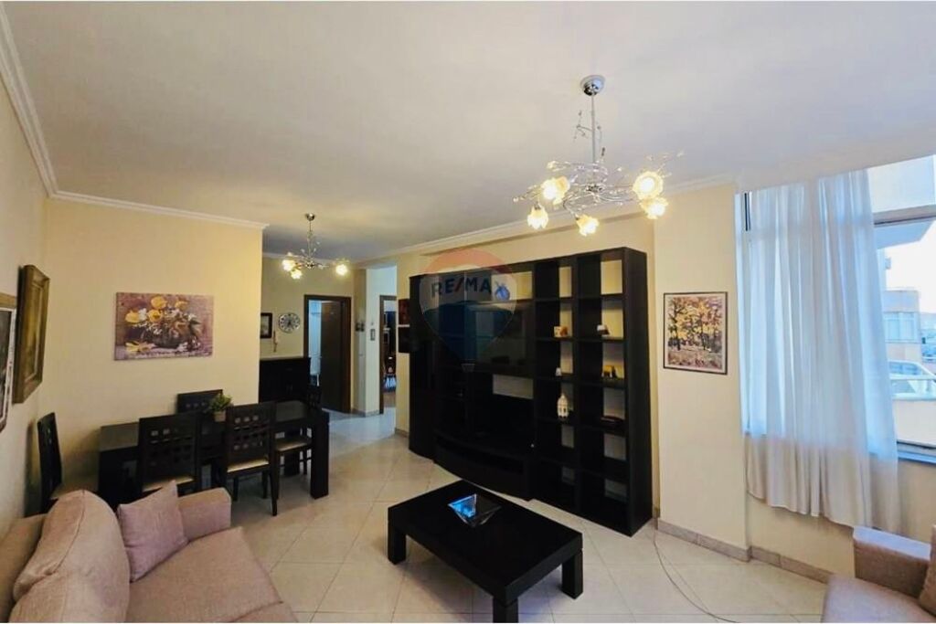 📍Appartamento 3+1+2 Comune di Parigi