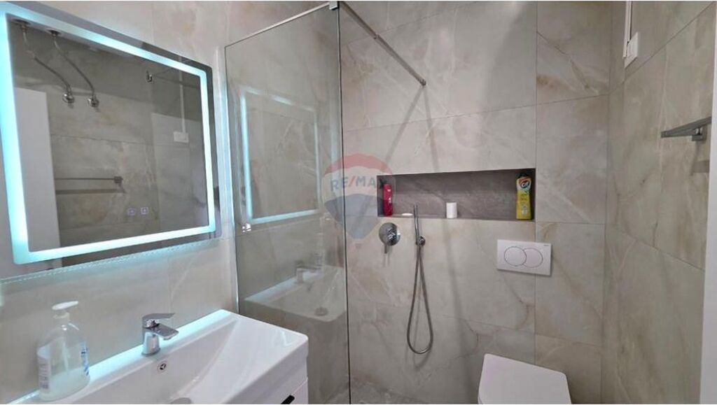 Apartament 1+1 me Qira – Zona Topana, Vlorë