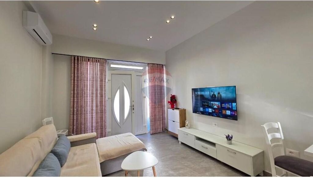 Apartament 1+1 me Qira – Zona Topana, Vlorë