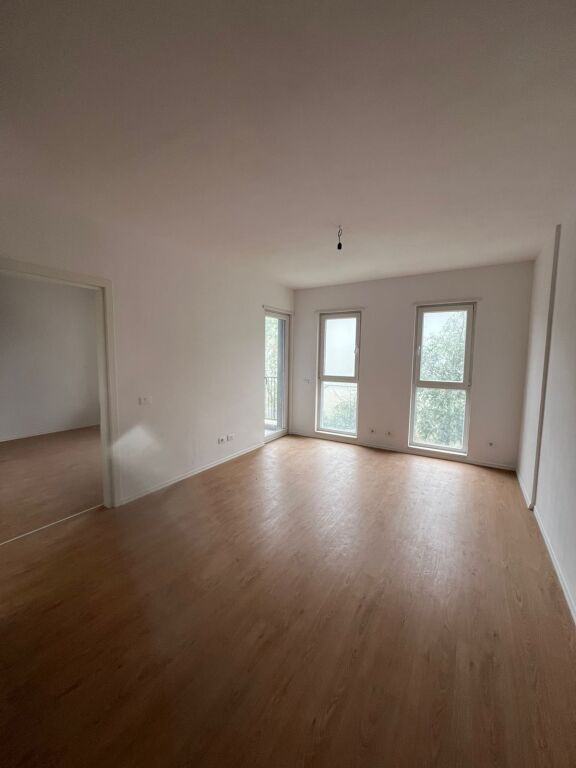 Jepet me qera ambienti 1+1 per Banim ose Biznes ne Univers City, i sapoinvestuar, Pallat i ri