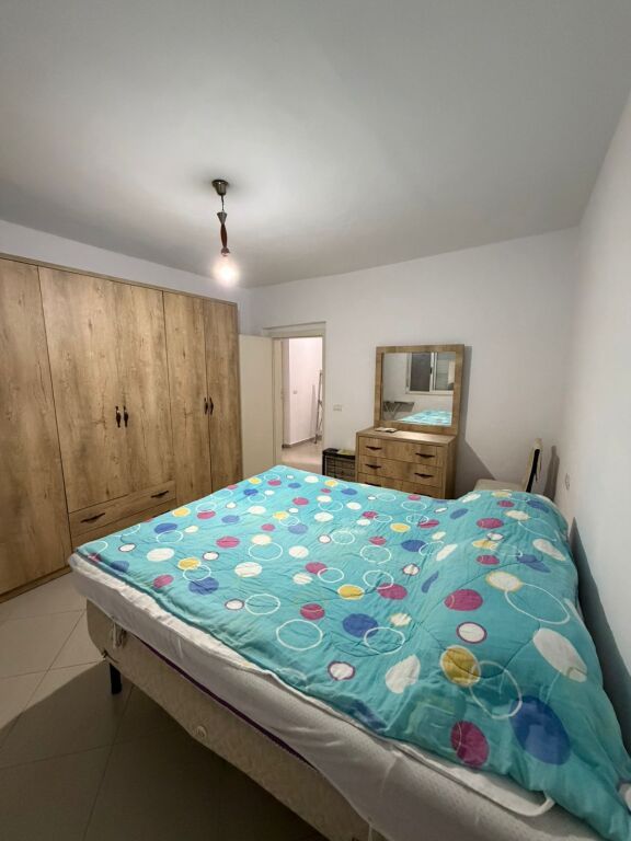 Appartamento 1+1 in affitto al palazzo con Shigjeta Kastrati