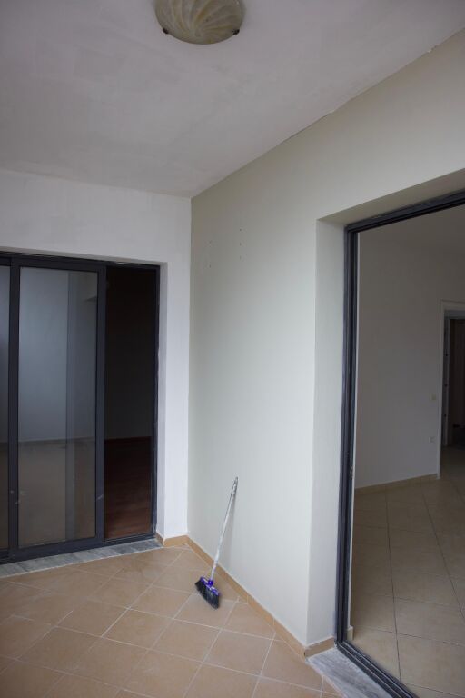 Affittasi 1+1 vuoto a Big Pjata Astir 400 mila leke trattabili