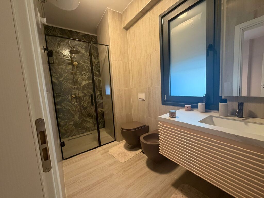 Shitet Apartament Premium ne Zonen e Liqenit te Thate