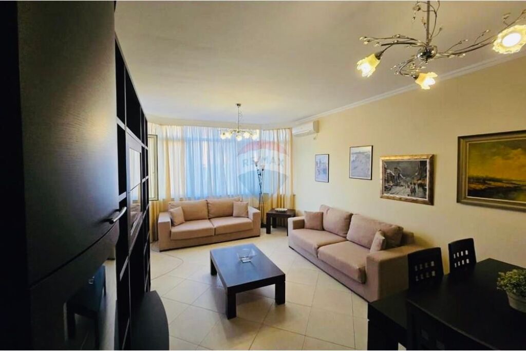 📍Appartamento 3+1+2 Comune di Parigi